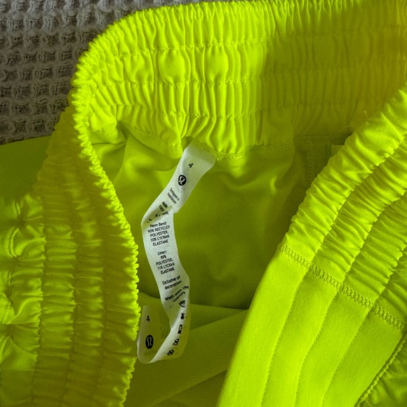 Lululemon Hotty Hot HR Short 4” lined - Picture 3 of 4